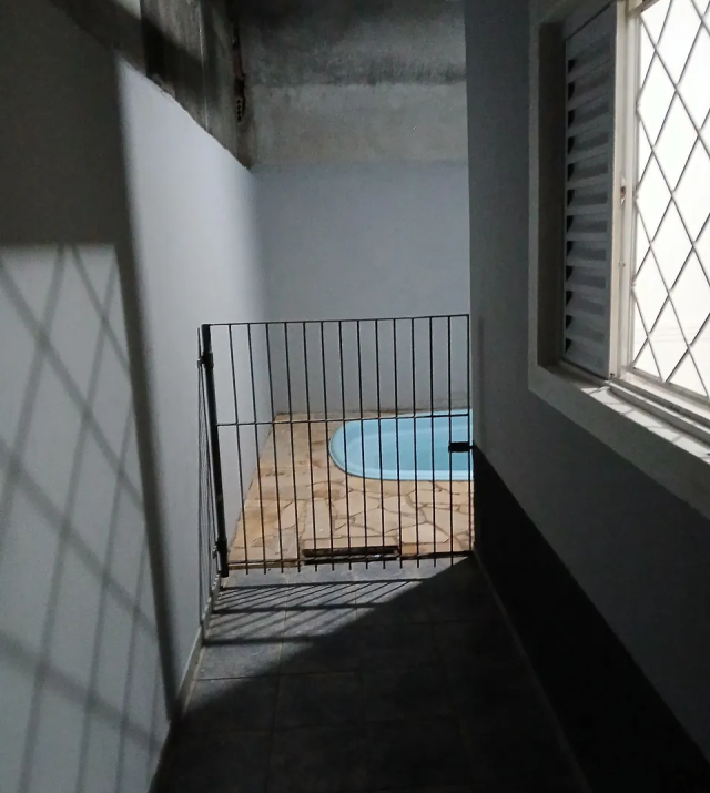 C3703 18.jpg